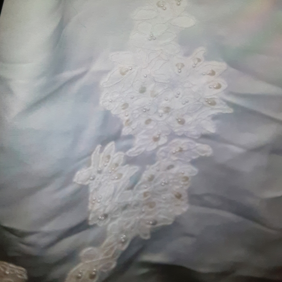 Wedding dress - Picture 11 of 15